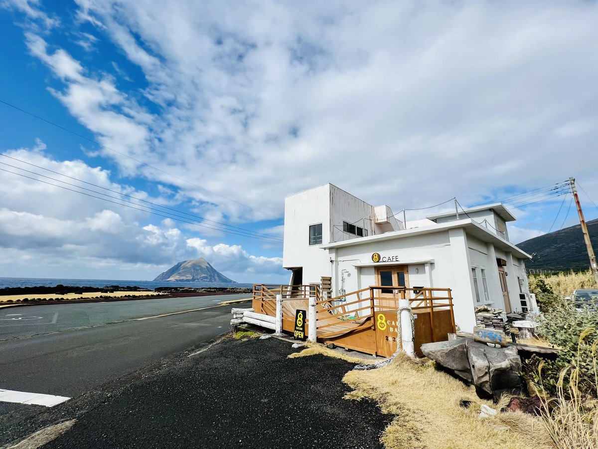 weather8jo's tweet photo. 昼頃の南原。午後は時々霰が降ってます。
#八丈島 #南原千畳敷 #yellow8 #八丈小島 #八丈富士 #八丈島の天気 https://t.co/IqIs9VYCTg