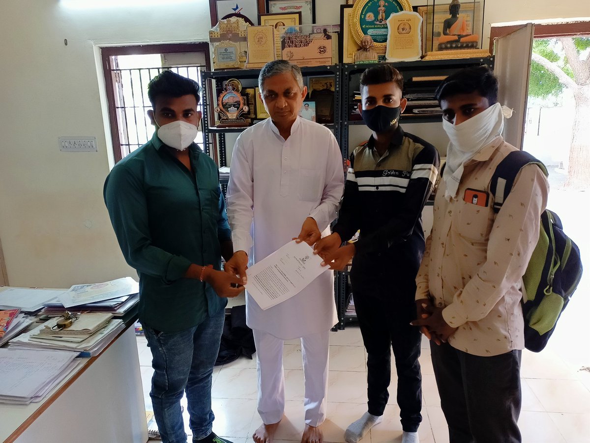 Paresh_updala's tweet photo. આજ રોજ BRS વિદ્યાર્થી વિકાસ મંચ - ગુજરાત , જસદણ નાં વિદ્યાર્થીઓ દ્વારા જસદણ તાલુકાના ધારાસભ્ય કુંવરજભાઇ બાવળિયા ને આવેદન પત્ર આપી રજુવાત કરવામાં આવી. @brijeshmeja1 @kunvarjibavalia @devanshijoshi71 @golanihemant @VtvGujarati @GSTV_NEWS @abpasmitatv https://t.co/rIMqG3o9QR