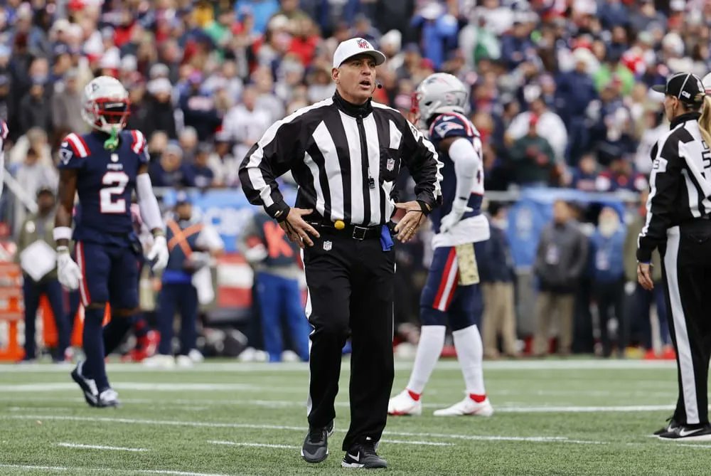 GamblingPodcast's tweet photo. NFL Divisional Round Referee Report: Betting Stats & Trends
@SportsNerd824 takes a look at the #NFL #DivisionalRound referee assignments to find the best plays this weekend!
https://t.co/AX2n13pCsy
#NFLPicks #NFLReferee #RefereeReport #RefReport https://t.co/xrb6cjIdNp