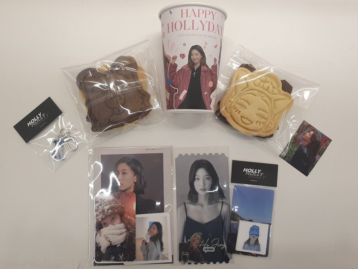 HollyBday's tweet photo. -
𝐇𝐎𝐋𝐋𝐘 𝐃𝐀𝐘, 
𝐘𝐎𝐔𝐑 𝐃𝐀𝐘
-
생일카페 2일차 오픈했습니다!
호넬로분들의 많은 관심 부탁드리며, 오늘도 날이 추우니 따뜻하게 입고 오세요:)

⏰ 12:00 ~ 20:00
     (주문마감 19:30)

#HOLLY_DAY_YOUR_DAY 
#우리에게_찾아온_호정이라는_선물 https://t.co/v6ZTUH40GH