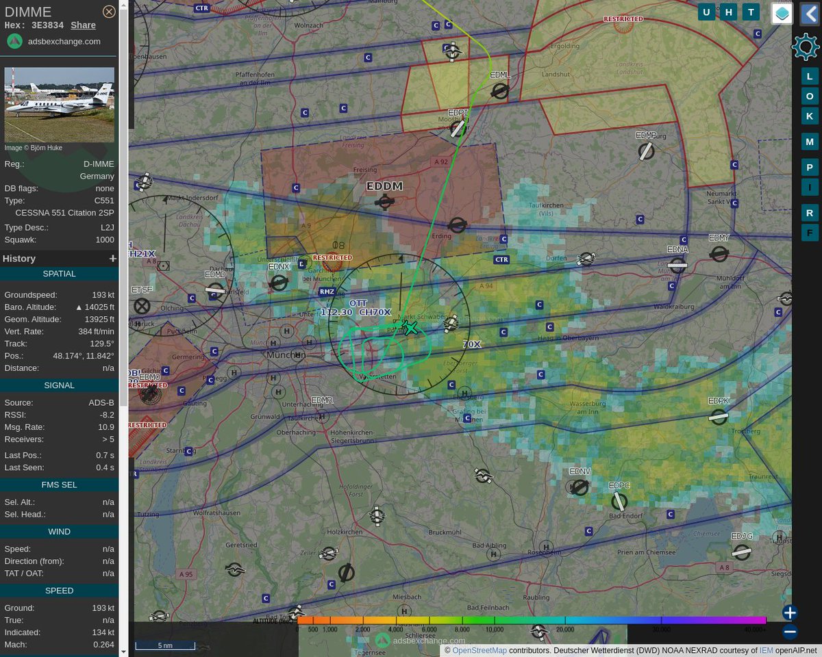 Radar_Assistant's tweet image. MULTI ADSBX MANOEUVRING ALERT : At time Fri Jan 21 05:31:28 2022 #DIMME    was likely to be manoeuvring at FL140 1nm from MUN Munchen_VOR-DME_DE
 near Parsdorfer Straße, Landsham, Pliening, Landkreis E #AvGeek #ADSB globe.adsbexchange.com/?icao=3E3834&amp;amp;z…