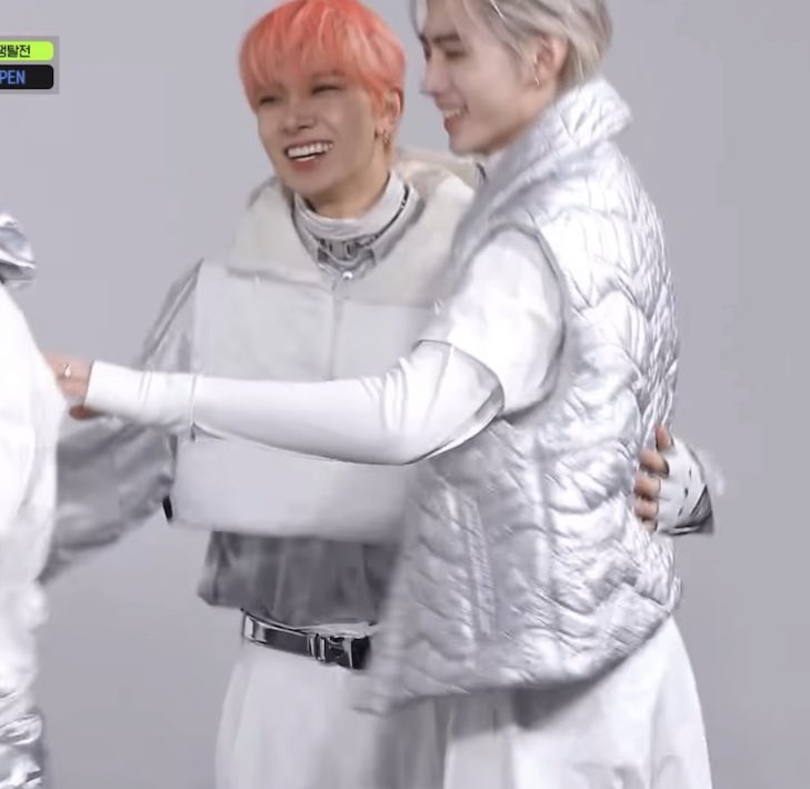 forheeseunghoon's tweet photo. but when heeseung holds sunghoon’s waist 😞😭 https://t.co/lmyiWPfAre