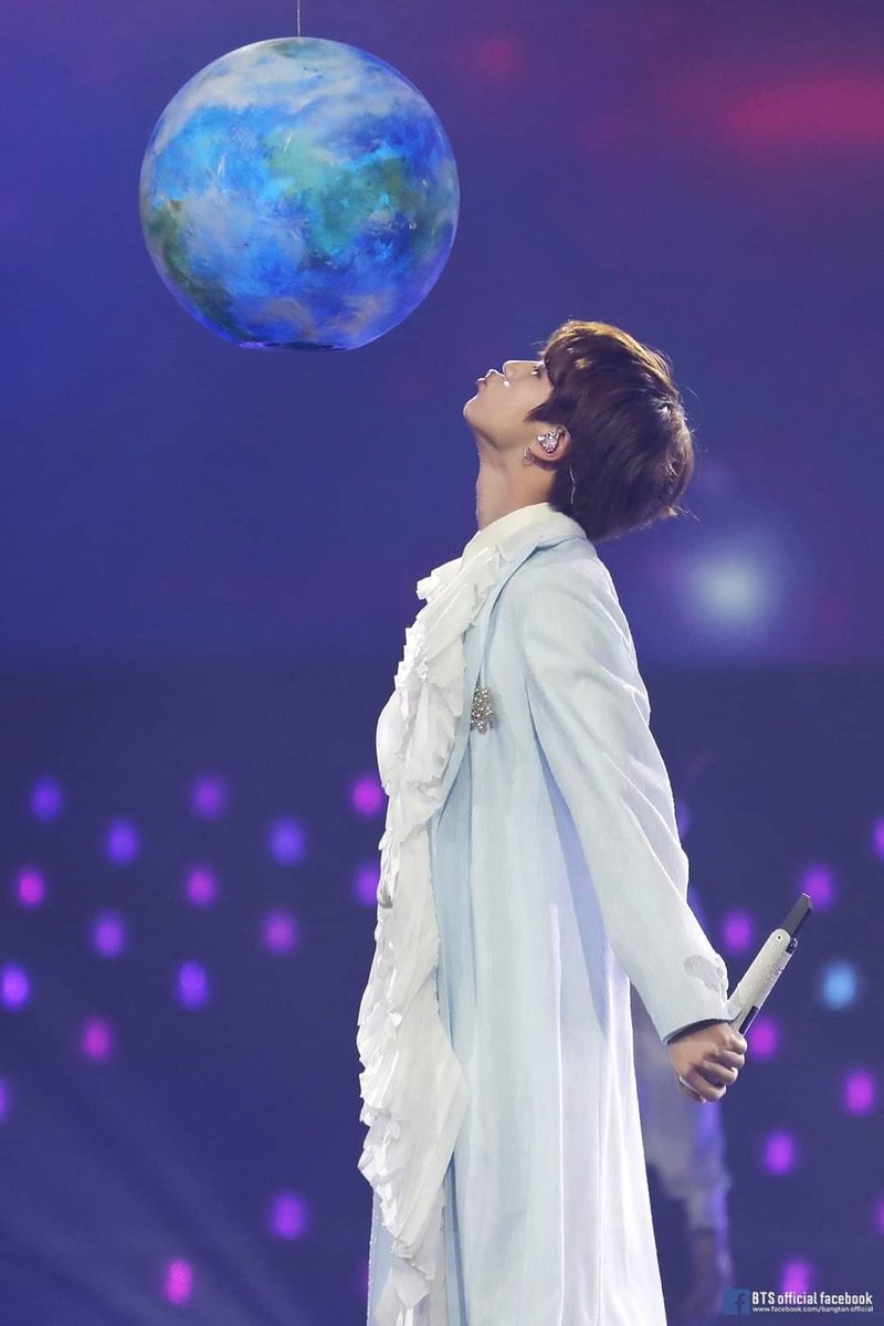 vriel_jinkook's tweet photo. Thank You So Much Jin for this beautiful song!
#700DaysWithMoon
#문_700일_축하해
@BTS_twt https://t.co/mtMrBhwqfM