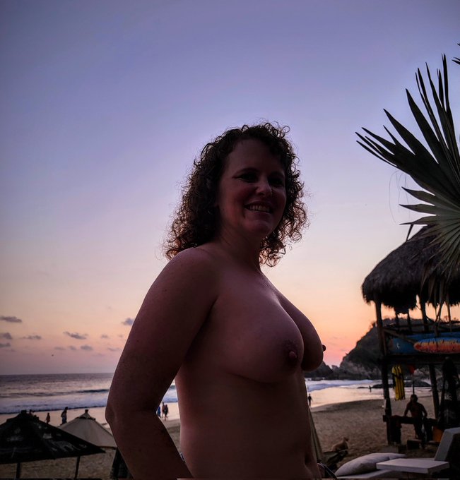 I had some amazing, unique food and sat on the beach and in the pool all day https://t.co/DZhyo6un5F<a href="/tag/gfecompanion"class="tags"><span>#gfecompanion</span></a><a href="/tag/datecolorado"class="tags"><span>#datecolorado</span></a><a href="/tag/escortscolorado"class="tags"><span>#escortscolorado</span></a>