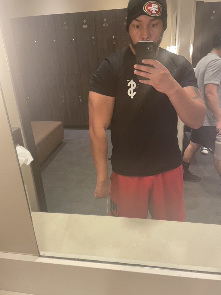 Mr_Brown26's tweet photo. Give me a couple months…back arm work 💪🏼. #gymflow #backarms #FTTB https://t.co/MEEClr7DD6