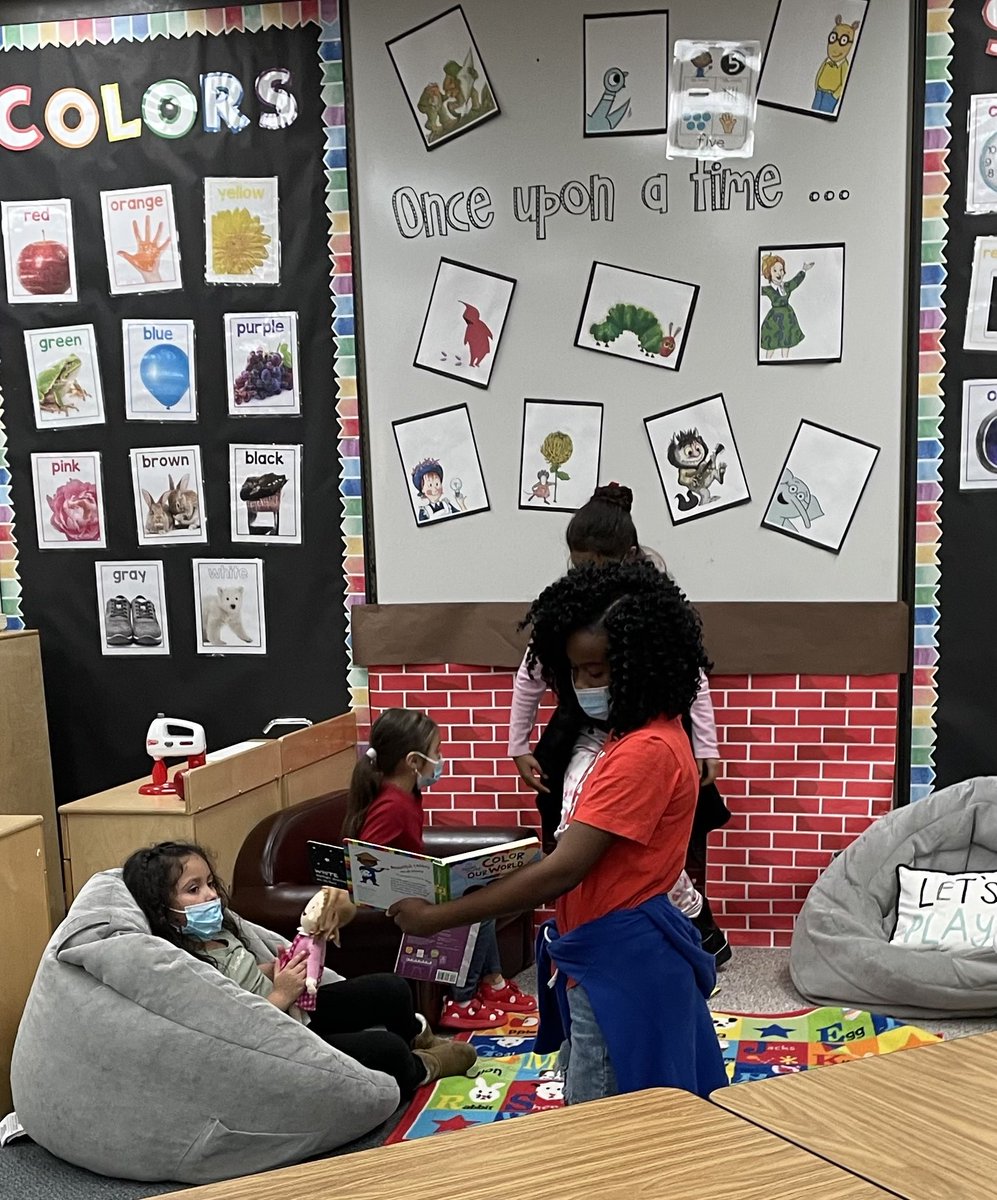 These sweet ⁦<a href="/sandrinisaints/">Sandrini Elementary</a>⁩ have been coming in my class and reading to my kiddos. During their recess time. Not for a grade, not for any kind of recognition, just because they want to! I am so proud of our community! ⁦<a href="/ms_mhicks/">Morgan Hicks</a>⁩ ⁦