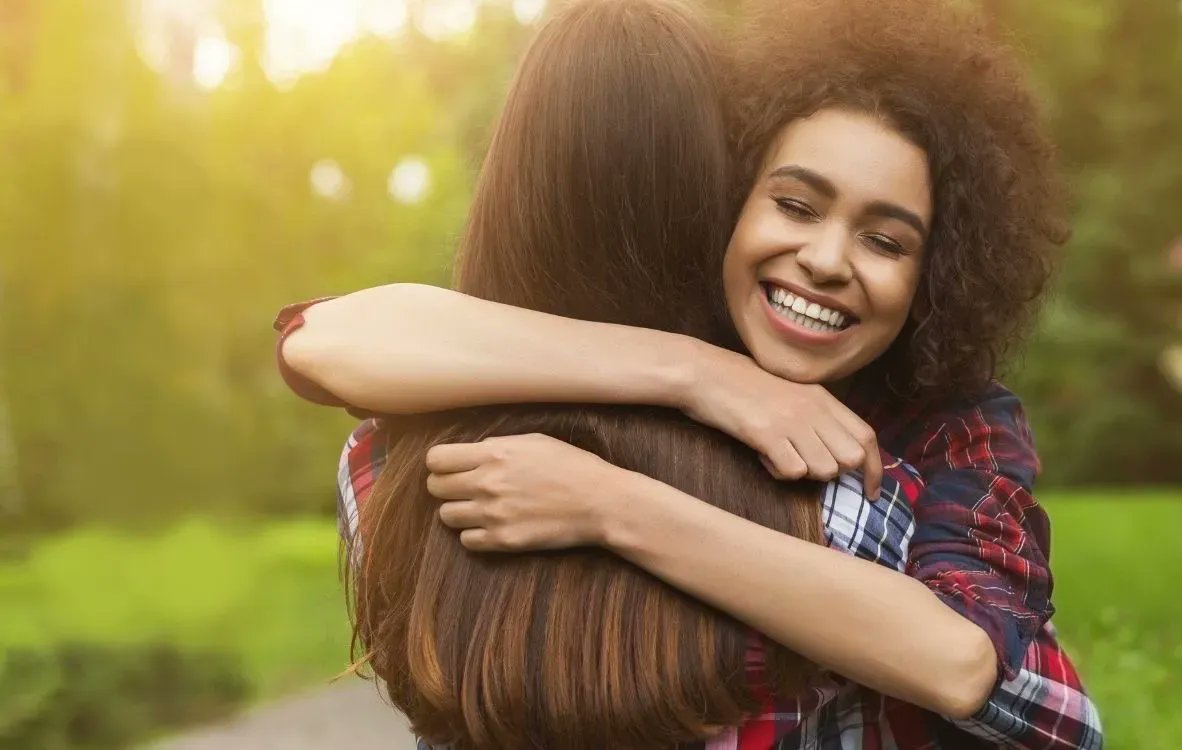 The last years made us very wary of hugging. Yet, hugging is important esp for #pwME. It can reduce stress + improve our heart health. 
Today on #NationalHugDay we encourage you to let your dearest know that you’re there for them with a (virtual) hug lifting their spirits #MECFS