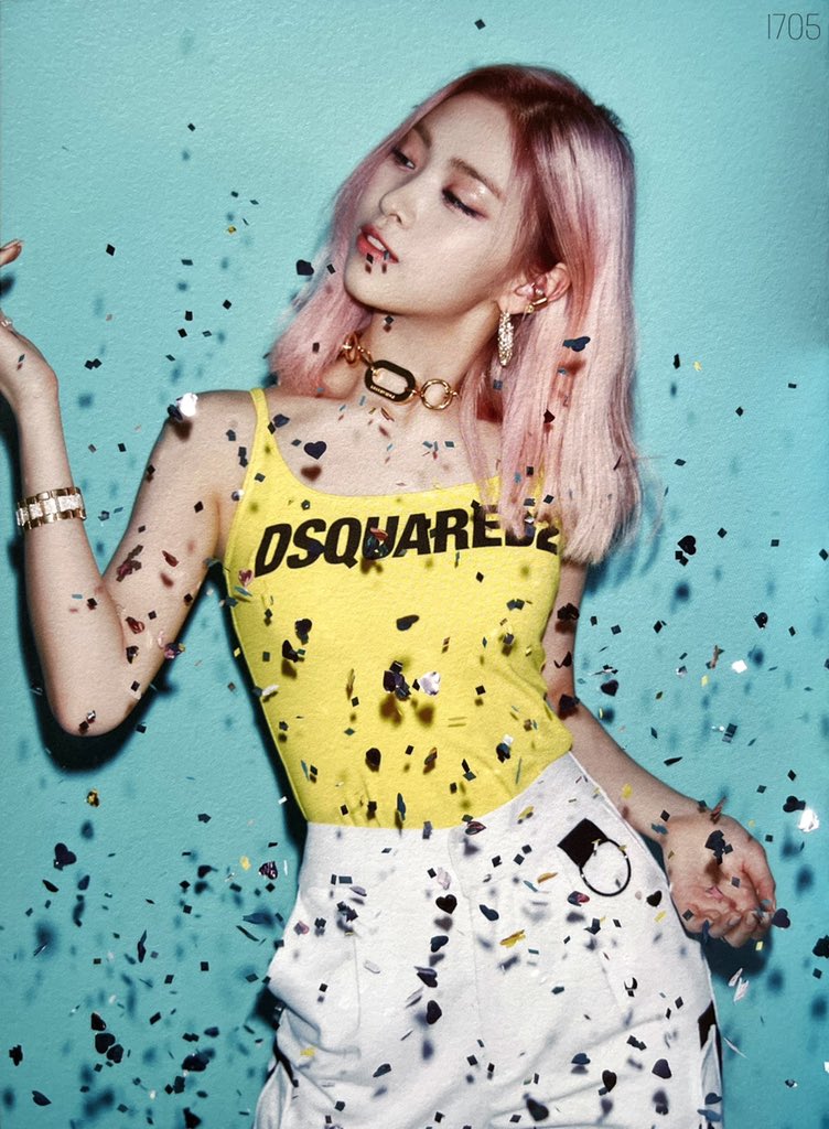 1705zip's tweet photo. [scan] ITZY It’z ICY

Album Photobook 

#류진 #채령  
#ITZY #ICY
#ITzICY https://t.co/KJDmTufist