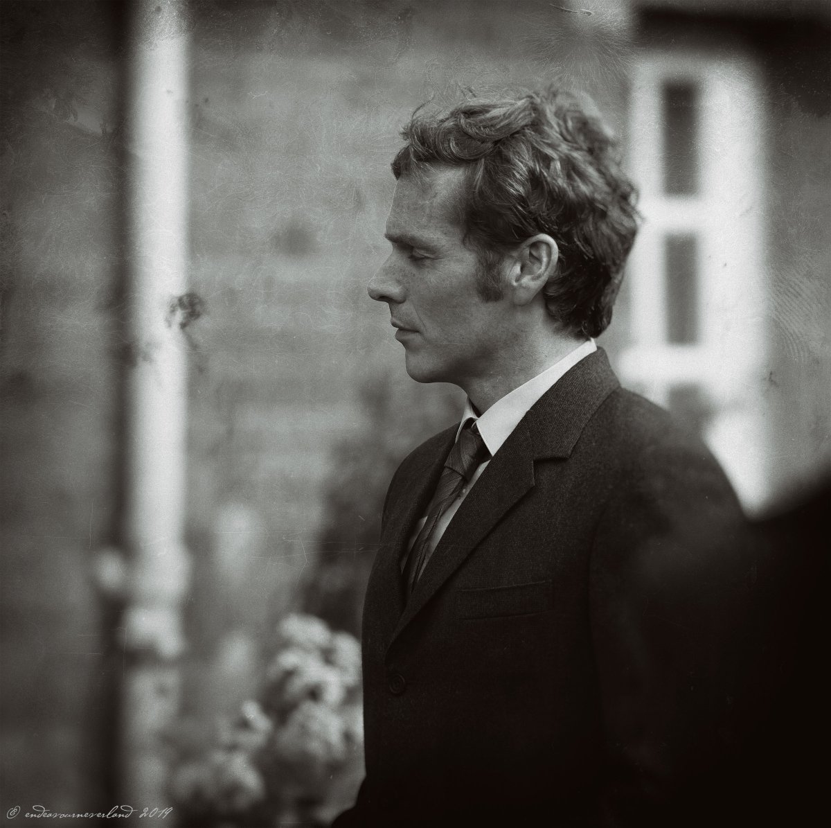 te_angeli's tweet photo. till you couldn't tell me from fog

#ShaunEvans #Endeavour
[Soon's blurry and far away, so... looking back.] https://t.co/b6YCy0Ml1J
