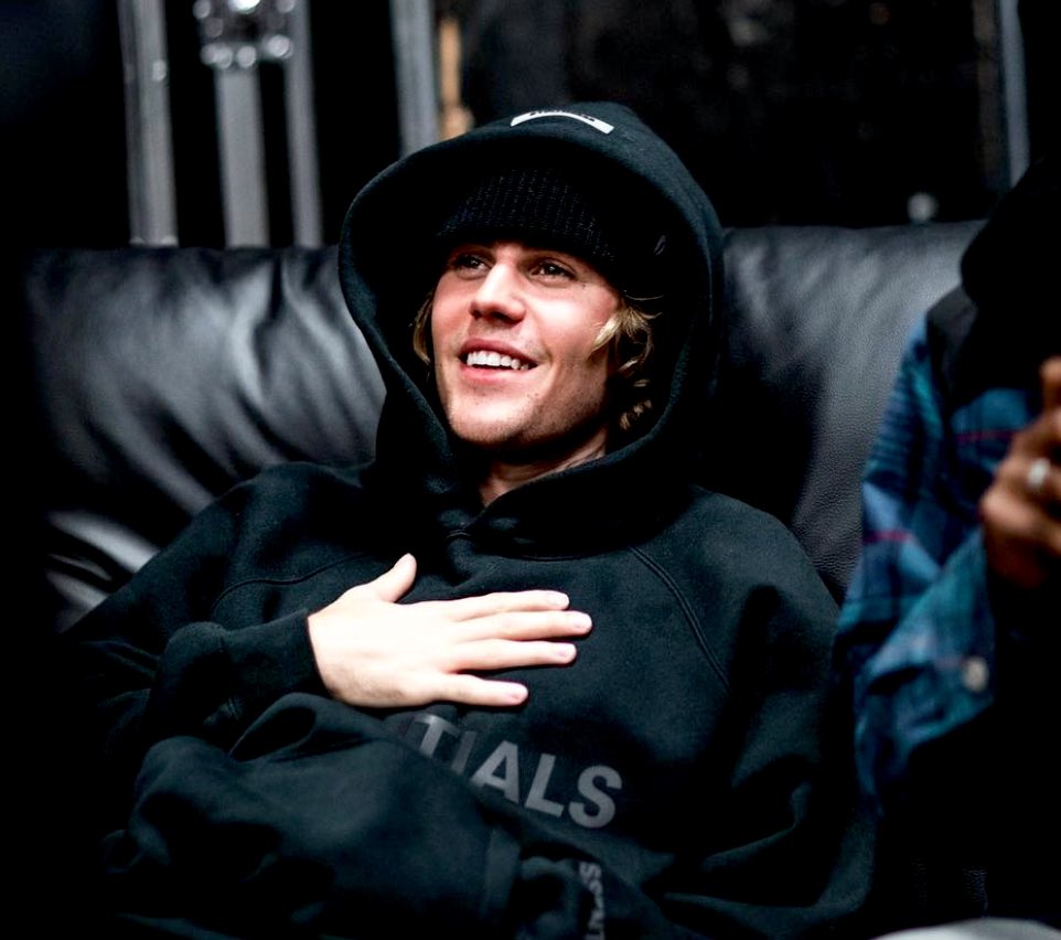 irenicbieber's tweet photo. one year ago today. https://t.co/s7YElxcspB