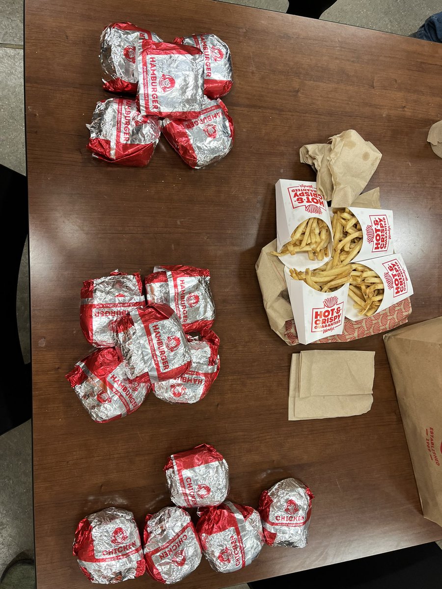 KuttlerSteve's tweet photo. Feeding my Awesome freight team . 4156 ROCKS #FRTA2021 @Millaya @VanessaTHD170 https://t.co/YmqElRNQtE