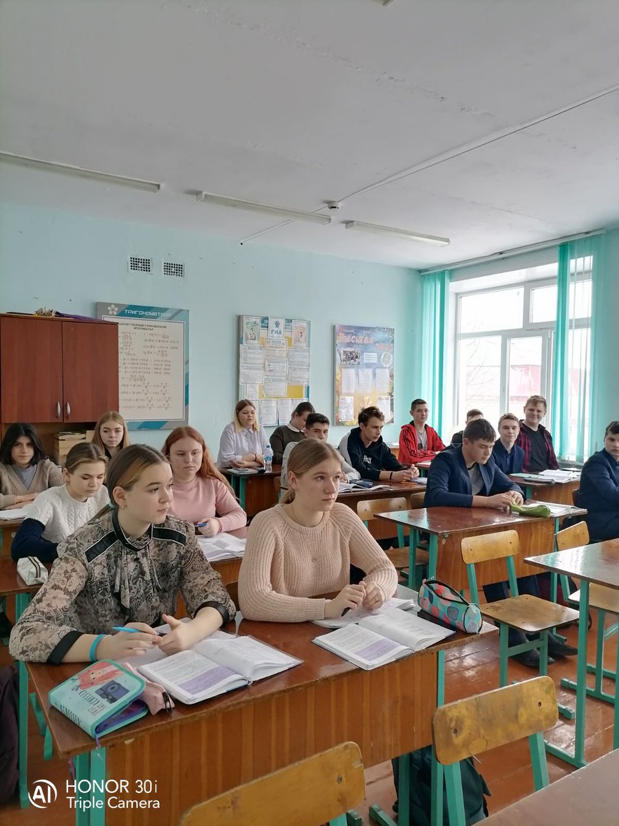 На базе МОУ «Майнский многопрофильный лицей» имени В.А. Яковлева специалисты отделения ОГАУСО «ЦСППСиД» в МО «Майнский район» провели беседу с подростками по теме: «Мы за мир без вредных привычек», направленную на формирование ответственного отношения к своему здоровью.