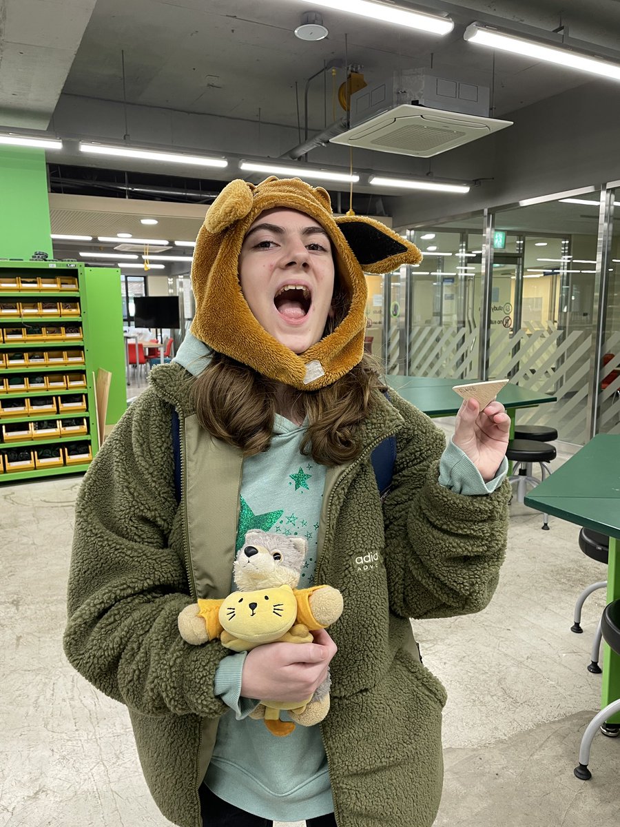 mabycraft's tweet photo. My kiddo ran up to me after school to show me a piece of wood she cut w/ the jigsaw and sanded herself in her intro design class. She was so hyped. Lucky to have such great colleges getting our kids using tools and hands on making. #kidpride #designer @marslenderj @ChopSciDesign https://t.co/izrSGi4WGJ