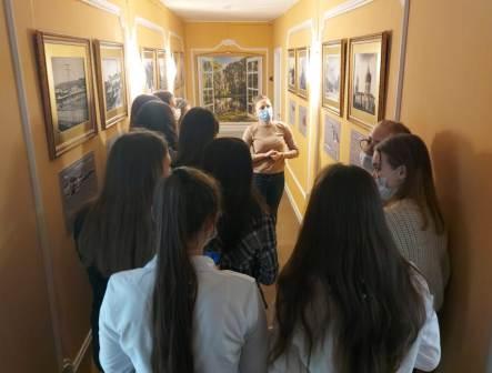 PlavskMuseum's tweet photo. Обучающиеся ПСОШ №1 посетили "Центр князей Гагариных"  и узнали много интересного о прошлом родного города. #История_Плавска https://t.co/A0Ee2XWWXu