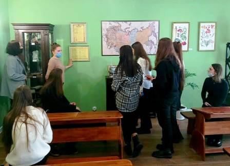 PlavskMuseum's tweet photo. Обучающиеся ПСОШ №1 посетили "Центр князей Гагариных"  и узнали много интересного о прошлом родного города. #История_Плавска https://t.co/A0Ee2XWWXu