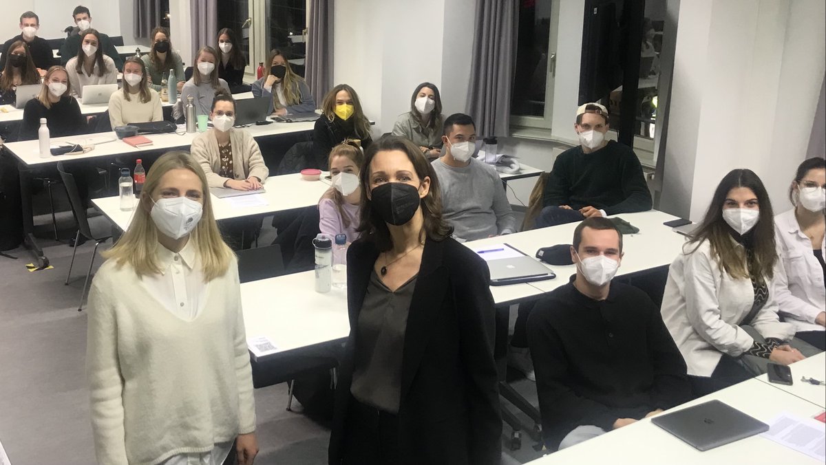 It’s good to be teaching in person again at <a href="/UniLeipzig/">UNIVERSITÄT LEIPZIG</a> together with <a href="/elise_kammerer/">EliseKammerer</a>. The Communications Master is excellent. @fgh_europe has recruited 20 people here in 10 ys, all of which still with us, quite a few in leadership roles. Congrats to Profs <a href="/zerfass/">Ansgar Zerfass</a> &amp; <a href="/cphoffmann/">Christian Pieter Hoffmann</a>!