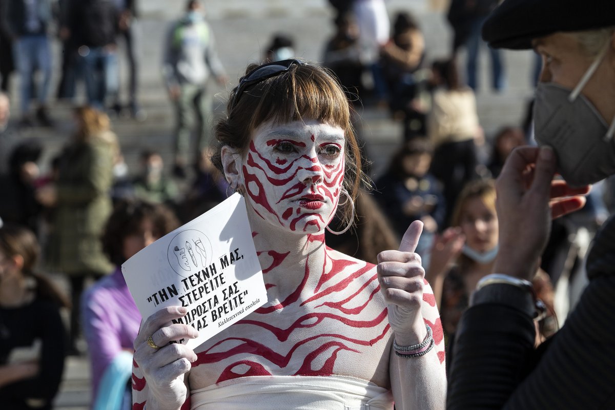 lolosmarios's tweet photo. Διαμαρτυρία καλλιτεχνικών σχολείων στο Σύνταγμα.
Ανοίγει η ψυχή με αυτά τα παιδιά. 
21-1-22 https://t.co/8PayAeam4w