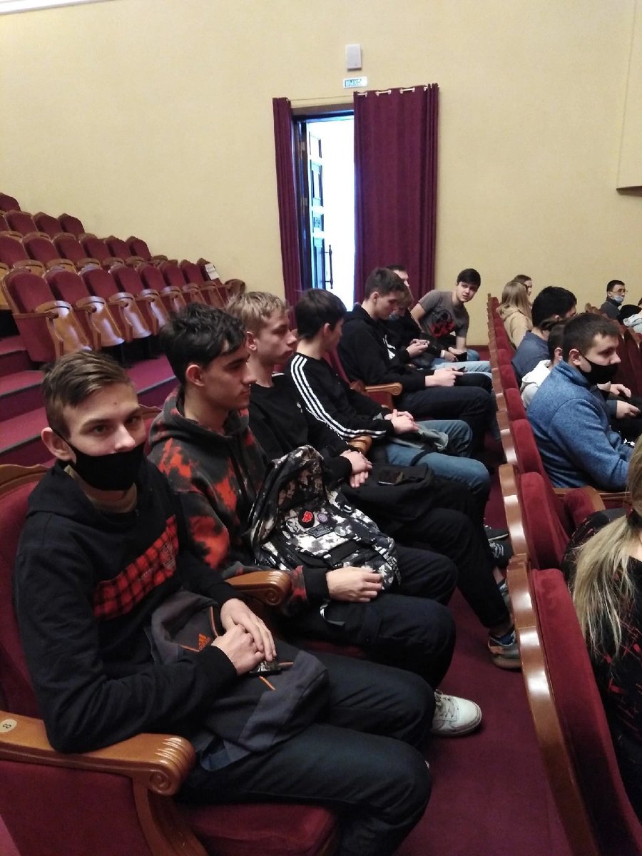 sst13rm's tweet photo. 20 января 2022 года студенты групп МГ-1 и ТИС-2 вместе с кураторами  приняли участие в открытии Всероссийской акции «Блокадный хлеб», а также посмотрели драматическую балладу «Не покидай меня» по пьесе А. Дударева https://t.co/4JClpRjcNv