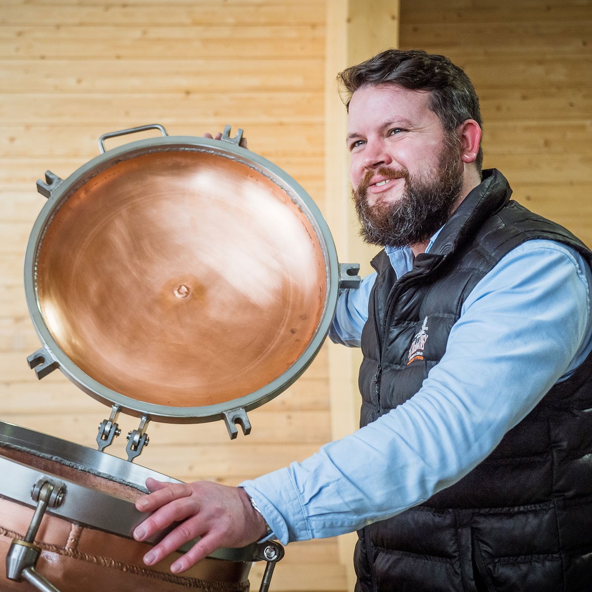Kerr in Kerry! Our Master Distiller Kerr Petrie who joined the squad back in March last year is a young, vibrant distiller with roots in Scotland. 2022 will see us launch Kerr's first gin for Killarney - watch this space. 
#masterdistiller #kerrydistillery #irishgin