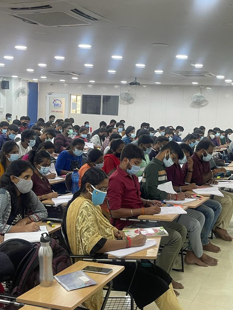 lime_institute's tweet photo. Hello Young Medicos👋
Start early , learn better , score more
𝙇𝙞𝙢𝙚  #𝘼𝙛𝙢𝙜 𝙬𝙚𝙡𝙘𝙤𝙢𝙚𝙨 𝙮𝙤𝙪 
      #FMGE JUNE
🇮🇳#REPUBLICDAY OFFER🇮🇳
Actual Price Rs.65,̶0̶0̶0̶ ̶ /- &amp; 
Offer price Rs.34,999/- only
For registration call 9444058111 / 9976300300
#chennai #medical #lime https://t.co/0NXM61Y3et