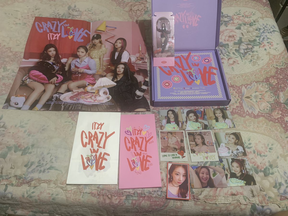 Im_MoonJi's tweet photo. Crazy In Love finally arrived yesterday and I just couldn't unbox it then but here it is!!! (I didn't open the sticker packet cause i was afraid to break the bag 😂)
Anyway thank you @LetsShopMidzyPH!!! 😊
#LSM_Feedback https://t.co/OA5sAslMcq