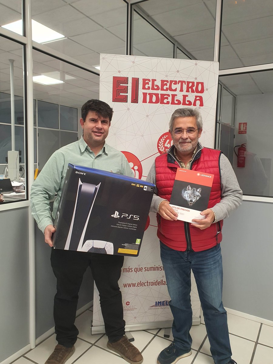 Seguimos con la entrega de premios de la campaña "Jugar no tiene límites la buena iluminación tampoco" que organizamos  con <a href="/LedvanceSpain/">Ledvance España</a>. En esta ocasión han sido nuestros socios #Electroidella y <a href="/GrupoCoelca/">GrupoCoelca</a> los que han entregado a sus respectivos clientes su Play Station 5.