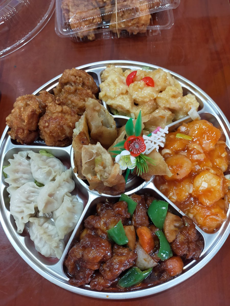 Abc74568131's tweet photo. 新型コロナウイルスは二年間なりました！非常に大変ですけど、ご来店の��客様とデリバリーのお客様たちいつも上海王の応援して、本当に感謝しました😍😍🙏🙏
まだ今日から緊急事態措置感染拡大防止の期間中デリバリーサービスご活用してくださいね😄😄 https://t.co/m15b23FtZz