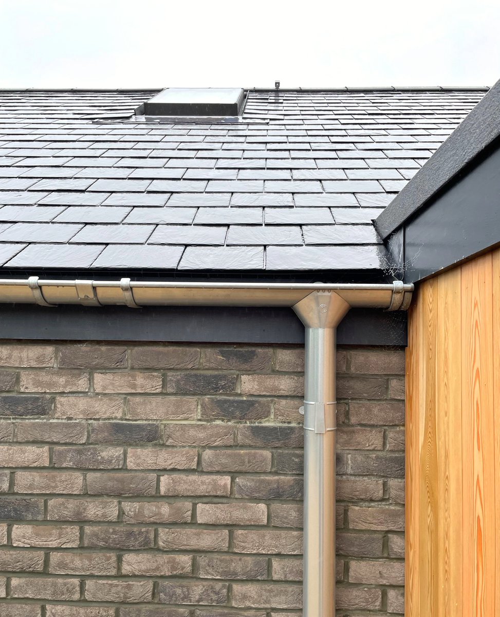 HapaArchitects's tweet photo. Detailing at the bungalow renovation in Alfriston. Brick, Slate and Timber cladding plus some very nice galvanised guttering
.
#sussex  #renovation #bungalowconversion #alfriston https://t.co/BxvzZqJL4z