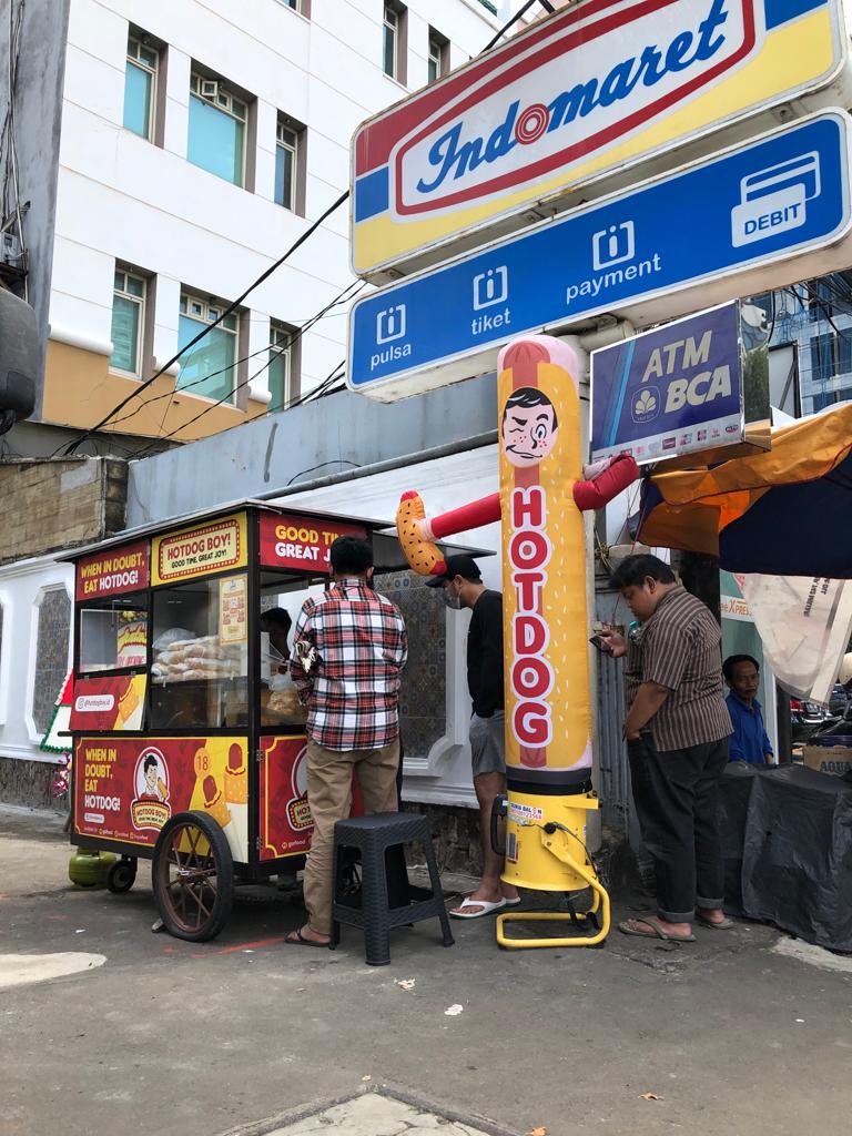 Outlet ke 26.. Hotdog Boy Cikini!