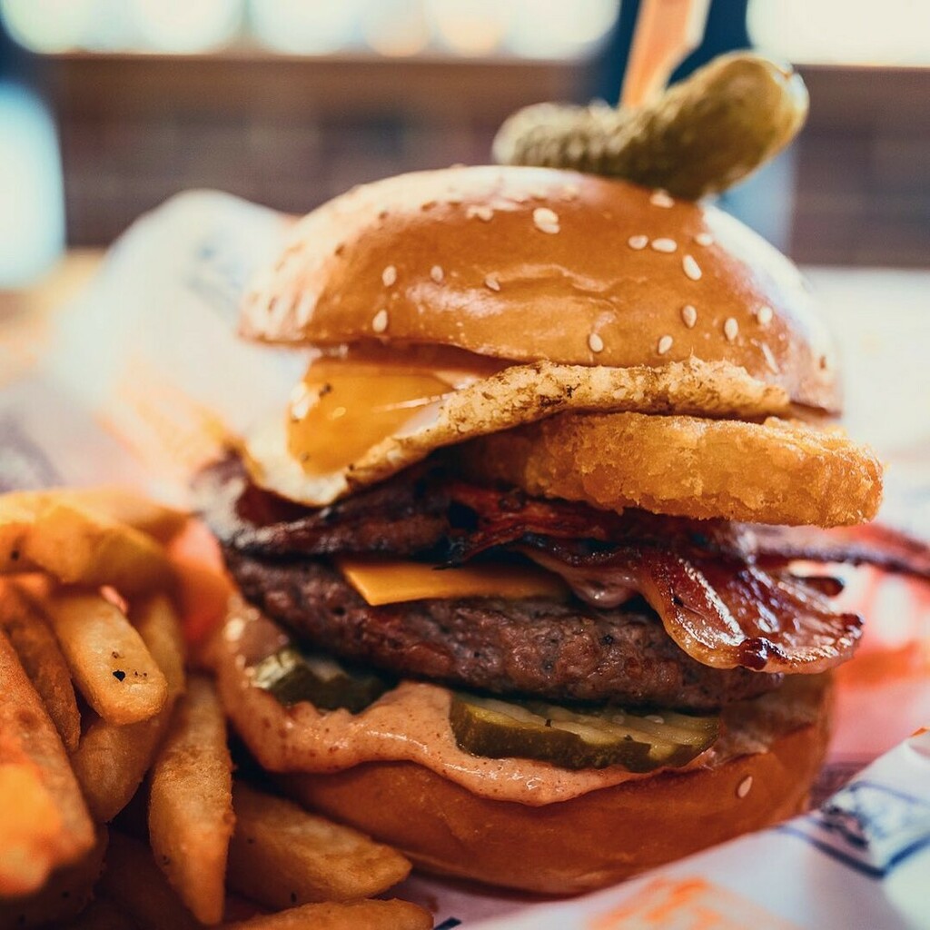 varsity_au's tweet photo. The cornerstone of any nutritious breakfast 🍔. Come in and grab our Brekky Bae Burger this Sunday only for UFC271 🥊. Doors open at 9am and kitchen will be ready to rumble at 10am.
#varsity #varsityau #varsityburgers #brekky #burger #bae #bacon #egg… https://t.co/6BPmY6Xx2U https://t.co/jIWcxjIfSF