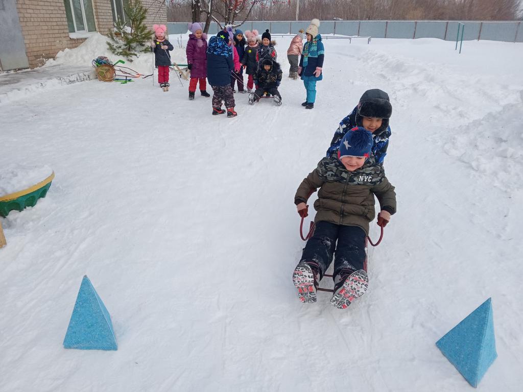 <a href="/NU_Koryakina/">Наталья Корякина</a> <a href="/nf_popova/">Наталья Попова</a> <a href="/K4nxp4feozqmLZh/">Оксана Вотякова</a> В гр."Васильки" сп"Детский сад" с.Рождествено, прошло спортивное мероприятие "Зимние забавы".
Для здоровья важен спорт
Чтоб болезням дать отпор
Нужно спортом заниматься
И здоровым оставаться.