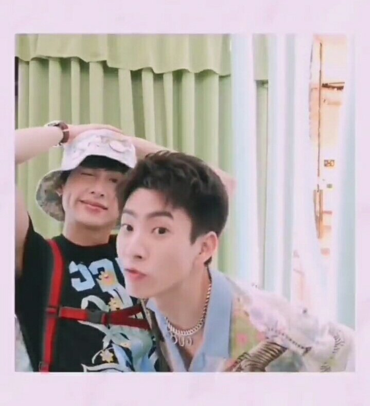 TreeNeeeTEE's tweet photo. They sure enjoyed their photoshoot together.💚
#GucciTiger #PraewXOffGun #ออฟกัน https://t.co/lcKVVJuF0F