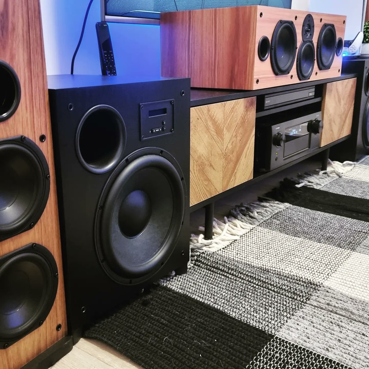 0Hstudio3's tweet photo. How's this for a BADASS Mini Bedroom Conversion! Room Tour Coming Up! Stay tuned🤙Front Stage: COMPLETE
#hometheater #mancave #homecinema #hifi #krix #speakers https://t.co/HyLmDoVfka