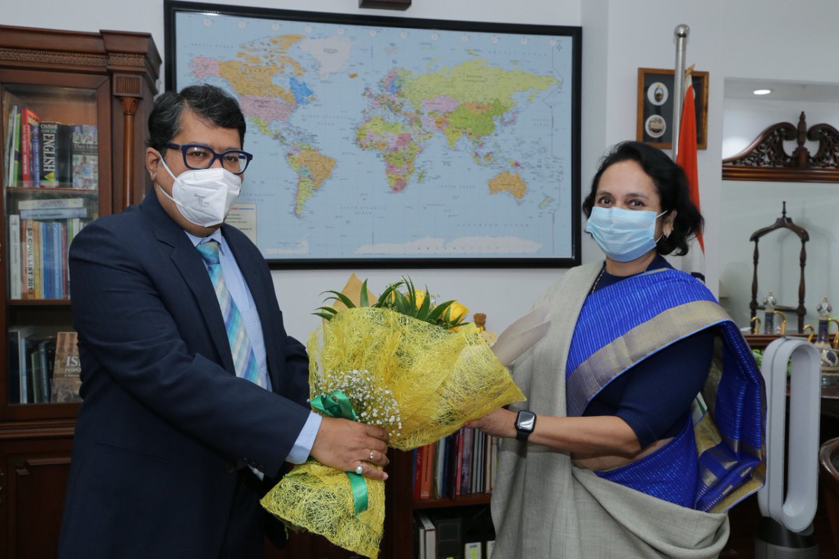 airindia's tweet photo. #FlyAI : Shri Vikram Dev Dutt IAS(UT:93) assumed charge, today, as Chairman &amp;   Managing Director of Air India Limited.

Senior AI officials welcomed Shri Dutt at Air India Headquarters, New Delhi. https://t.co/LpNDPFizIx
