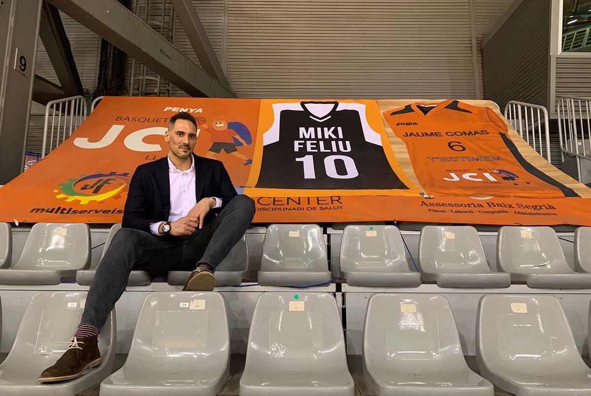 Gràcies <a href="/flleida/">HIOPOS LLEIDA</a>, penya @lleidajcibasquet i afició per l'homenatge ahir al Barris Nord. 7 anys inoblidables dels quals ahir vaig poder tancar el cercle i despedir-me de tots vosaltres, davant de gran part demeva família. No ho oblidaré, no us oblidaré.