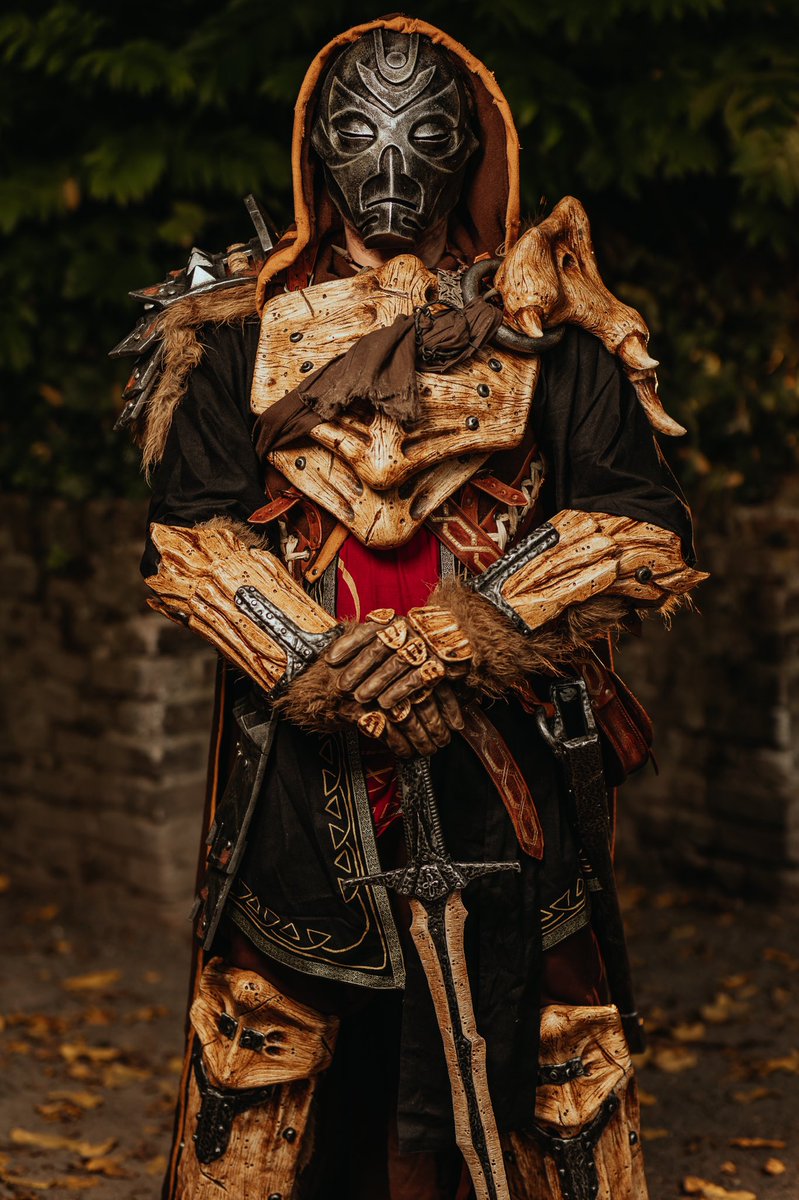 CaptainKaempfer's tweet photo. » I’ll stand guard, y’all can go into that god-forsaken draugr tomb… «

Picture by @Eosandy 
Event organized by @bethesda_de 
.
.
#skyrim #theelderscrolls #theelderscrollsv #theelderscrollsonline #elderscrollscosplay #therderscrollsvskyrim #dragonborn #dragonbone https://t.co/jF7Mhk0mmC