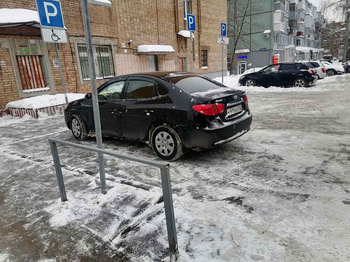 #Кировский_район , всем добрый день! 
Основные магистрали привели в порядок. Продолжаем вывозить снег. 
Во дворах продолжаем планово работать. Если у кого ещё есть замечания, присылайте. Отработаем!
<a href="/OOO_Kedr_1/">ООО Кедр-1</a> <a href="/ooo_psksmr/">OOO"ПСК" Самара</a> <a href="/kirovskoe63/">МБУ Кировское</a> <a href="/gkh_kir63/">Отдел по ЖКХ и благоустройству</a>