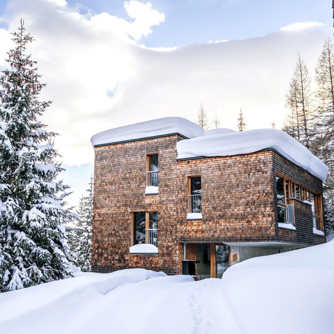 lifestylehotels's tweet image. THIS IS Gradonna Mountain Resort❄️🗻

The designer hotel, located directly on the Kals slope, offers pure natural pleasure inside and outside.

Check it out: lifestylehotels.net/en/hotel/grado…

#gradonna #mountainresort #alpinearchitecture #designhotel #lifestylehotels #grossglocknerlove