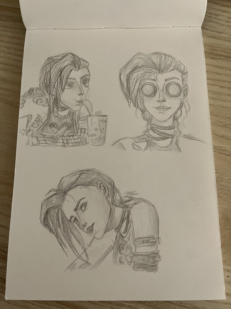 zisaity's tweet photo. did some sketches of jinx 😁

#art #traditionart #sketch #jinx #arcane #arcanefanart #artist https://t.co/46NfRz7qoi