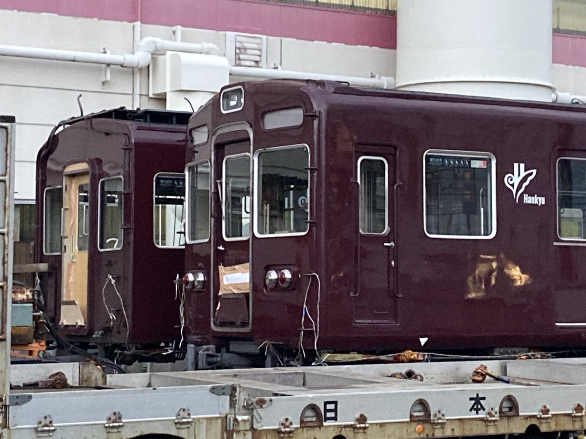 SNOOPY1T0K4's tweet photo. 2022年1月21日 (金) 阪急廃車
編成単位で最後まで残った3300系全車両RPU3003クーラーだった3325f
遂にC#3325×7R 全廃車になりました。
3325f(C#3303・C#3368)
#阪急電車 #阪急廃車 #阪急3300系 #3325f https://t.co/IqTqXuhPXC