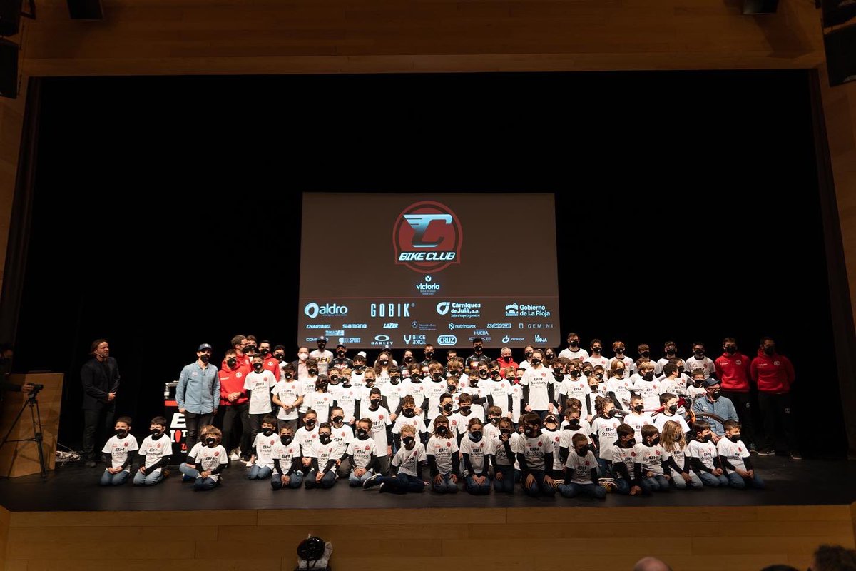 bhcolomateam's tweet photo. Un año más, esta vez en casa, ha sido presentado el equipo #bhtemplocafesucc y @bhtemplocofactory para la próxima temporada 2022.
agradecer a @robercarretero su presencia un año su presencia así como a @lariojaorg y @Eloymado sus palabras ❤️ https://t.co/Bq46Me90aP