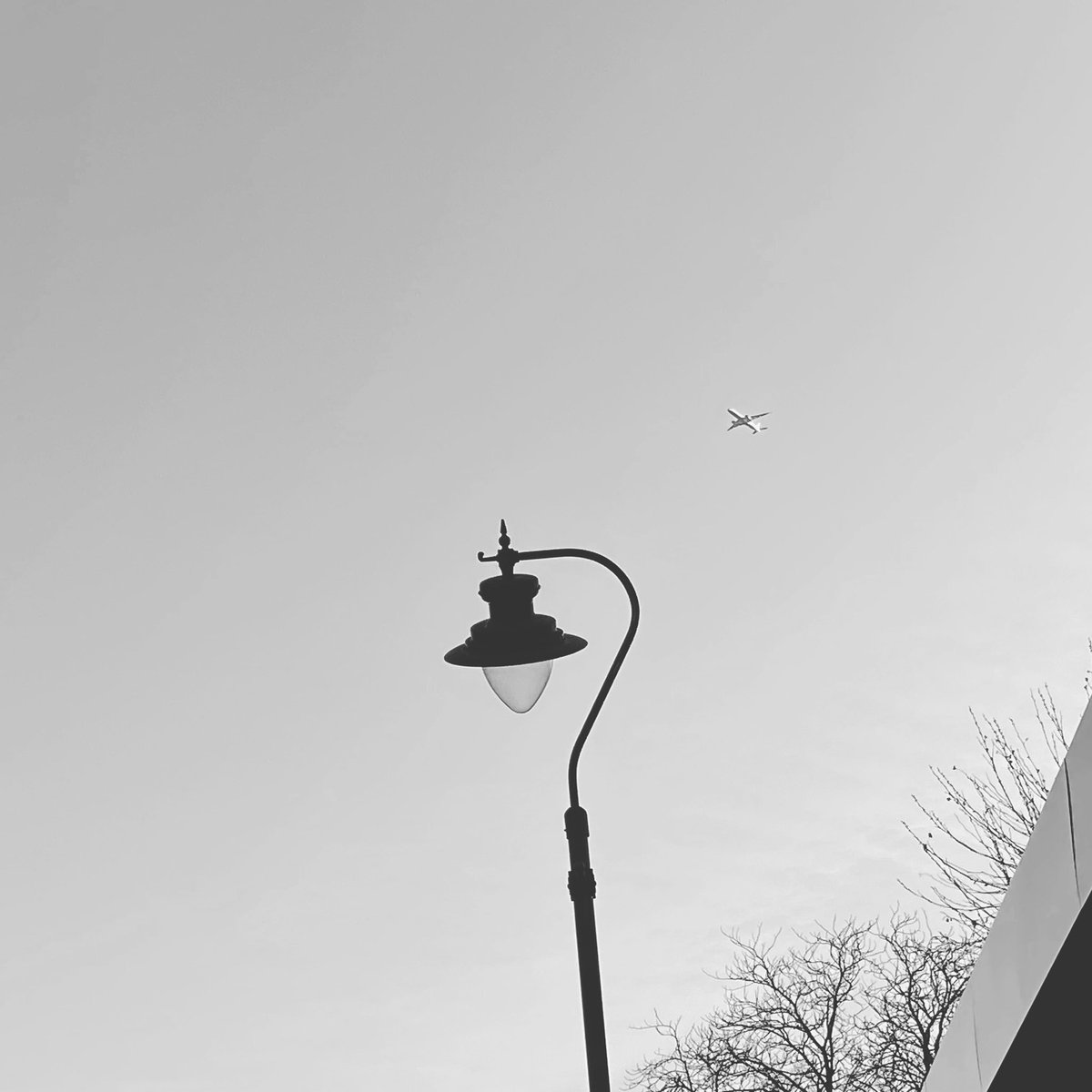 flyinggravityuk's tweet photo. I hope you’re all well. Submitted another song for the end of Jan. watch this space.
.
The latest song “Little Fox“ has been released! Link in bio ❤️
.
#postrock #instrumental #rock #flyinggravity #london #streetphotography #newmusic #musicianlife #music #metaphor #mixing https://t.co/Xs8iXiAXIv