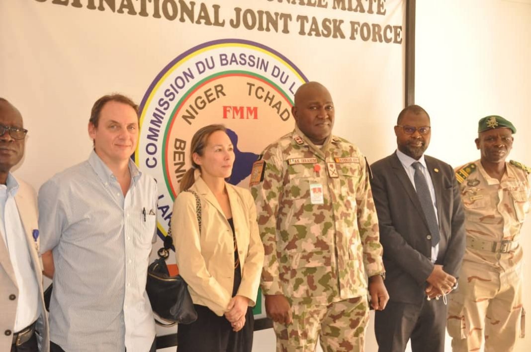IntelAfrica's tweet photo. MNJTF commander urges troops, hunters to be Ruthless against ISWAP terrorists. https://t.co/rNBuYu76Ul