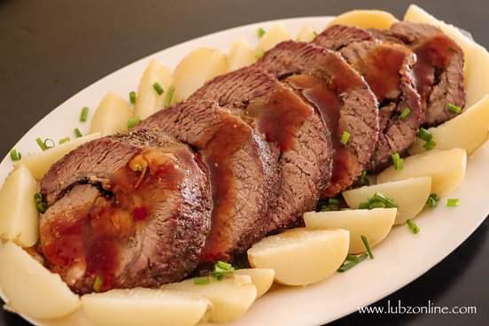 😊 Seasoned with salt and pepper, Garlic and fresh herbs, Then oven roasted for 1.5hrs to perfection. 👌🏽
Sometimes Less is more...😋