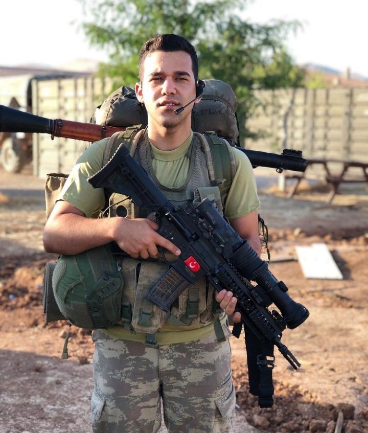 📌1 GÜN 1 ŞEHİT 🇹🇷

Şehit Batuhan Tank:

14.01.1997 tarihinde doğan şehidimiz rejim unsurlarının çok namlulu roket atan, havan, topçu ve uçak saldırısı sonucu 27.02.2020 tarihinde şehit olmuştur. Kabri Garnizon Şehitliğindedir.

Aziz Ruhu Şad Olsun!🇹🇷