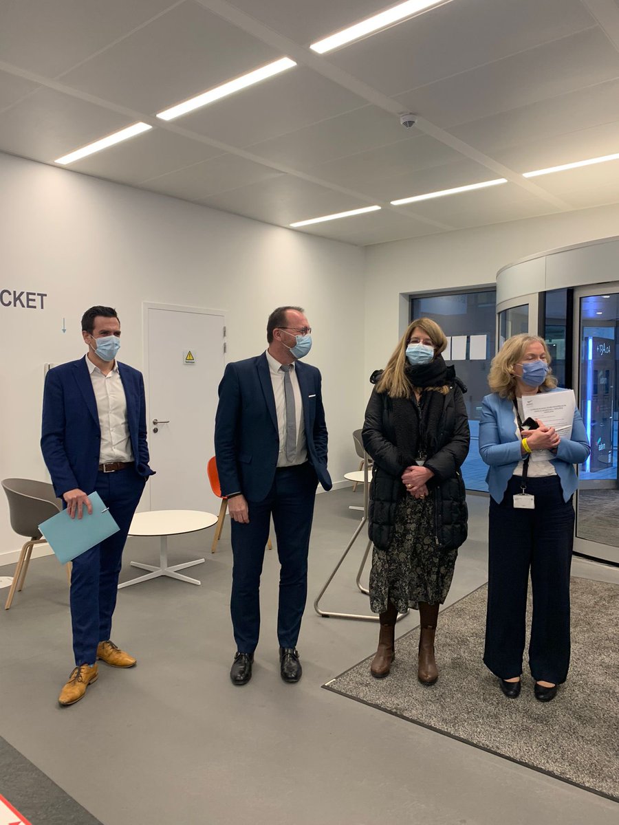 Zesumme mat der Direktioun vun der <a href="/ADEM_Luxembourg/">ADEM</a> huet de Minister <a href="/georges_engel/">Georges Engel</a> gëschter d’Agence zu Hamm besicht.