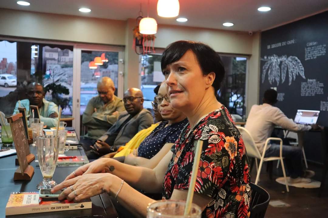 Biblio2laCene's tweet photo. Ce jeudi 20 janvier nous avons tenu notre premier café littéraire en partenariat avec le @Terrificoffee. Nous avons parlé de littérature, de nos coups de cœurs littéraires, de la littérature africaine... Retour en images sur cette belle rencontre.
#CeneLittéraire
#Terrificoffee https://t.co/AAgZkZlijh