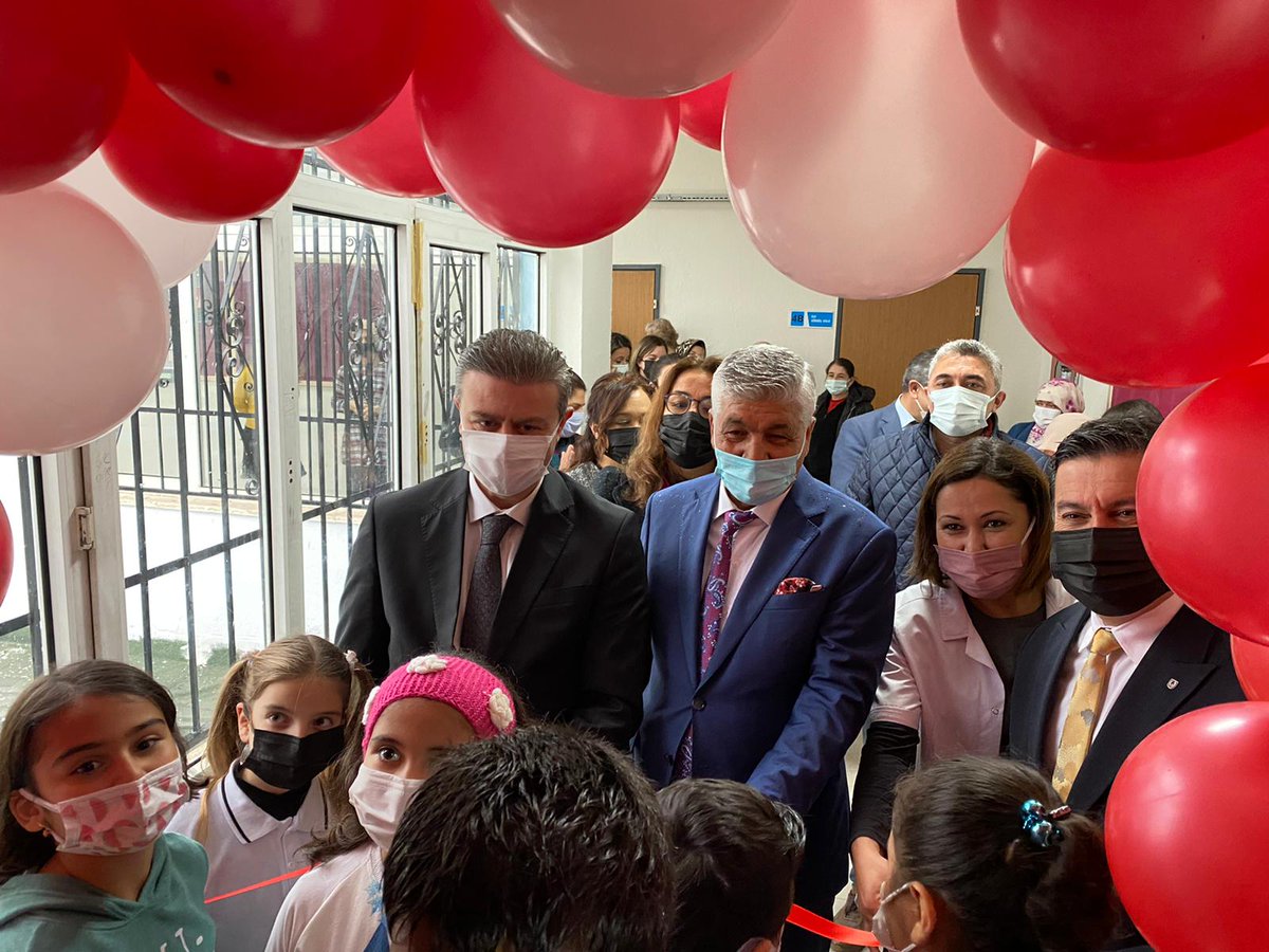bodrumMEM's tweet photo. 2021-2022 Eğitim-Öğretim Yılı Yarıyıl Karne Töreni Programımız Müdürümüz Sn.@akmeseibrahim  ve @BodrumBel Başkanı Sn. @ahmetarasbodrum  tarafından Konacık Cahit Özvezneci İlkokulu’nda "Sıfır Atık Kitap Şehri Kütüphanesi"nin açılışı yapılarak başladı.
@bilgehanbayar38 
@tcmeb https://t.co/jGM3H3u5kC