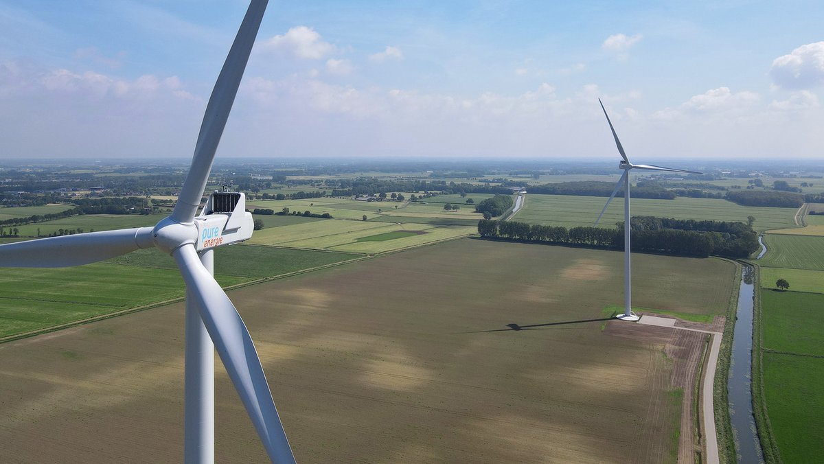 Coöperatie ZiedeZonSchijnt is nauw betrokken bij de plannen voor Zonnepark Bijvanck.☀️ We werken vanaf het begin op basis van gelijkwaardigheid, waardoor er sprake is van 50% lokaal eigendom.🤝

Hoe zo'n samenwerking eruitziet kun je zien in deze video ➡️ bit.ly/3tMldms