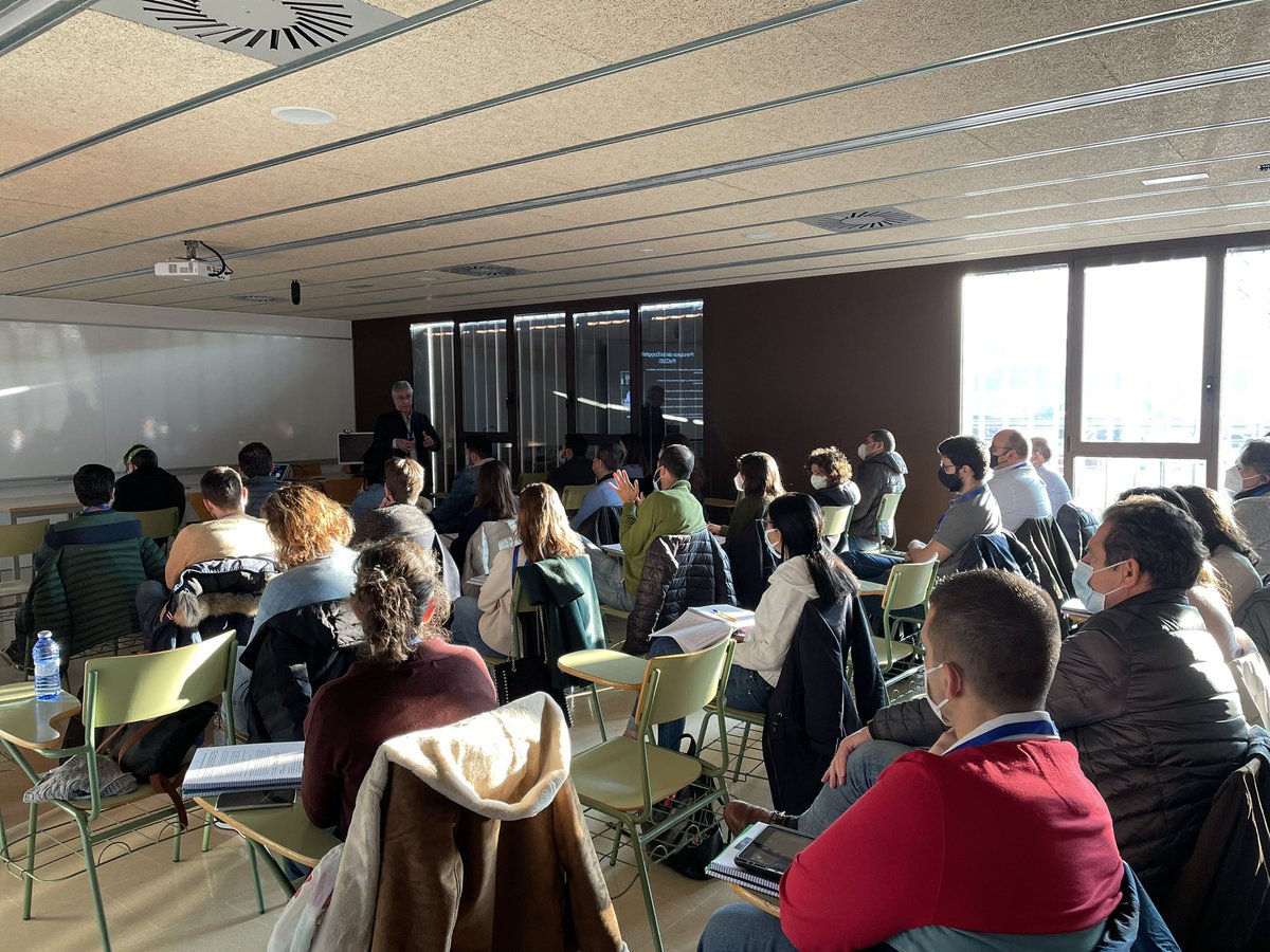 Éxito de asistencia en la 2a jornada del #MásterEcografiaClinica y el 1r día del #CursoWinfocusIberia en #USLS.
📸 Introducción por parte del Director del curso y máster, y Presidente de #WinfocusIberia, el Dr. <a href="/ramonnoguebou/">ramon nogue bou</a>